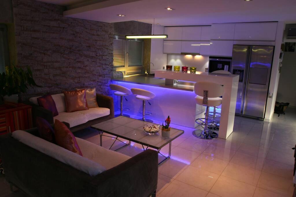 Nice Life - Luxury Apartment In The Old Town. Bratislava Esterno foto
