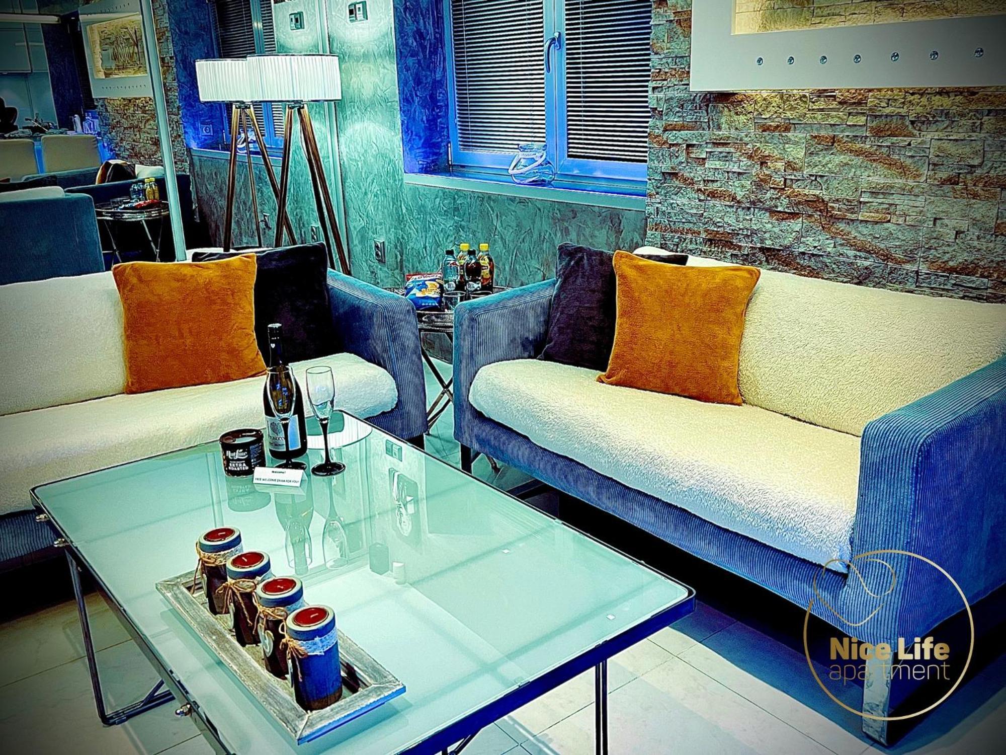 Nice Life - Luxury Apartment In The Old Town. Bratislava Esterno foto